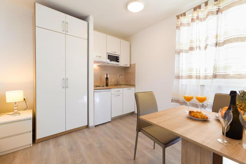 Apartments & Room Rollex Σπλιτ Εξωτερικό φωτογραφία