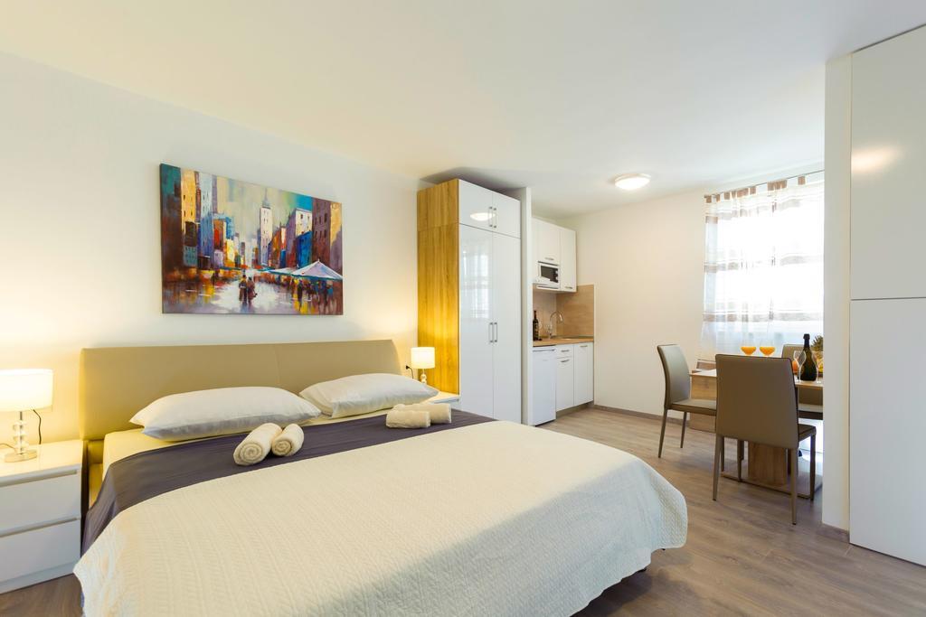 Apartments & Room Rollex Σπλιτ Εξωτερικό φωτογραφία